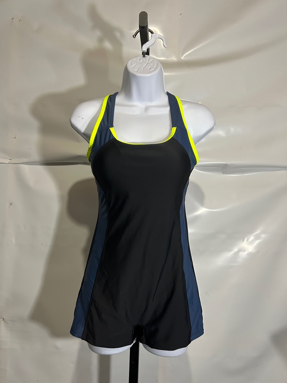 Women’s Neon Trim One Piece Sport Swimsuit Size 4